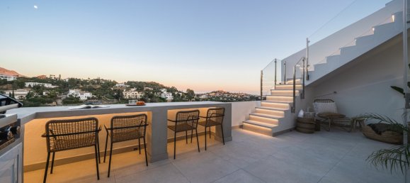 2 bedrooms Penthouse in La Quinta, Spain No. 4797 2