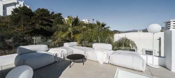 2 bedrooms Penthouse in La Quinta, Spain No. 4797 18