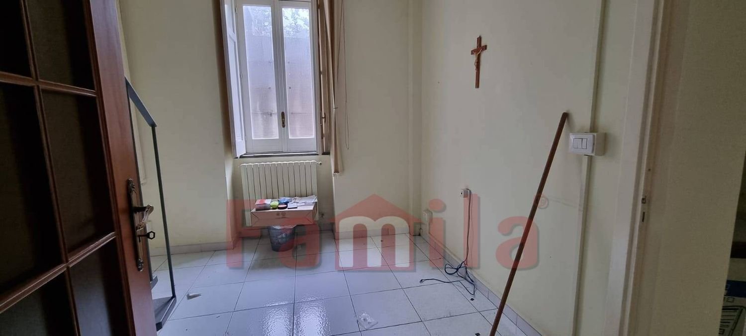 60m² Office in Mugnano del Cardinale, Italy No. 173170