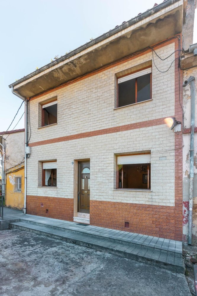 4 bedrooms House in Langreo, Spain No. 171451