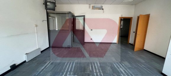 Коммерческая недвижимость с 5 комнатами в Монтичелло Конте Отто, Италия № 326163 4