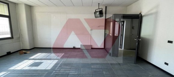 Коммерческая недвижимость с 5 комнатами в Монтичелло Конте Отто, Италия № 326163 6