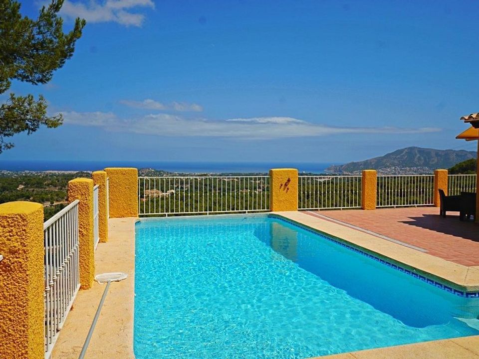 4 bedrooms House in La Nucia, Spain No. 176116