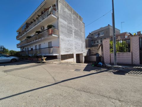 Entrepôt à Bitonto, Italy 135m² No. 294826