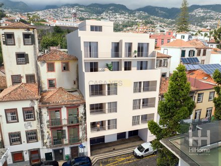 578m² Commercial property in Funchal, Portugal No. 83466