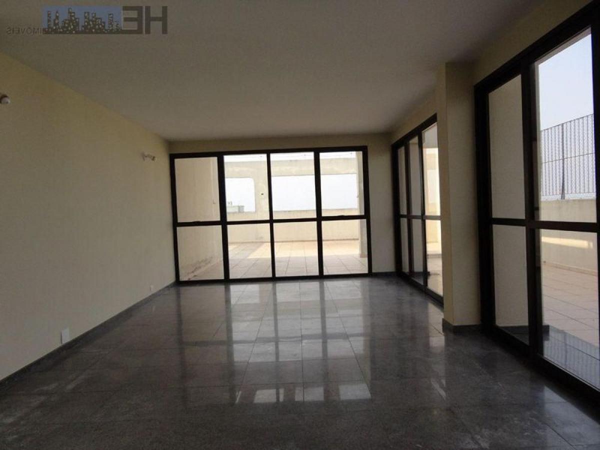 Casa de 4 dormitorios en Sao Paulo, Brazil No. 439194