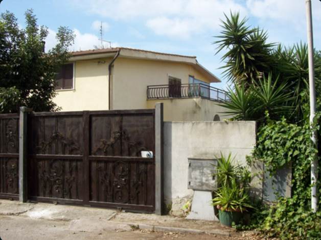 Вилла с 4 комнатами в Априлия, Италия № 208631