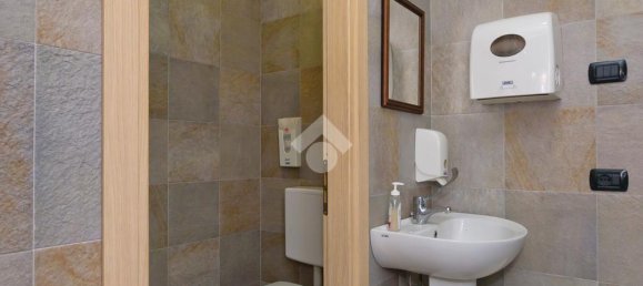 4 rooms Commercial property in Bra, Italy No. 82605 12