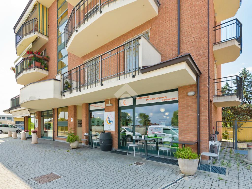 4 rooms Commercial property in Bra, Italy No. 82605