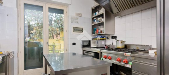 4 rooms Commercial property in Bra, Italy No. 82605 11