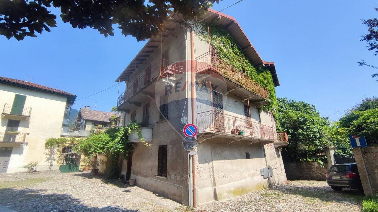 2 bedrooms Apartment in Masciago Primo, Italy No. 312794