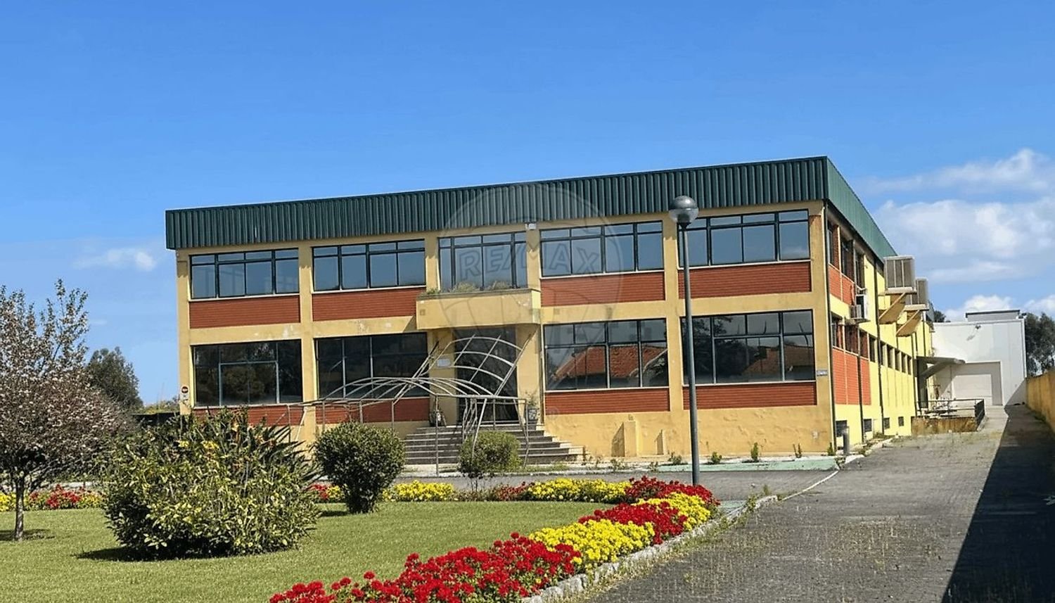 Entrepôt à Vila Nova de Gaia, Portugal 3674m² No. 350963