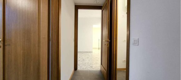 2-Zimmer Wohnung in Milan, Italy, Nr. 241680 10