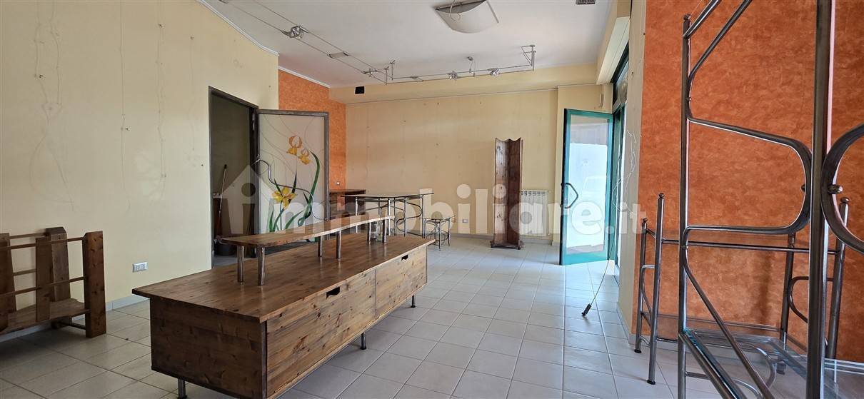 4-salle Propriété commerciale à Altino, Italy No. 98423