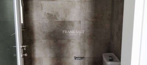 2 bedrooms Penthouse in Paola, Malta No. 9406 21