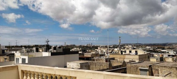 2 bedrooms Penthouse in Paola, Malta No. 9406 3