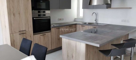 2 bedrooms Penthouse in Paola, Malta No. 9406 16