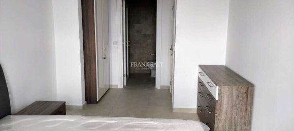 2 bedrooms Penthouse in Paola, Malta No. 9406 23