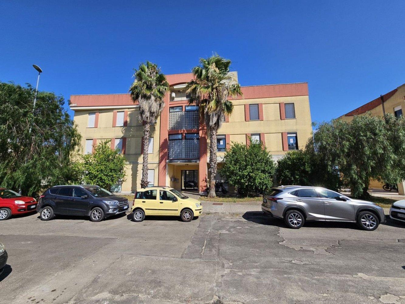  مكتب في Lecce, Italy 77متر مربع رقم 324070