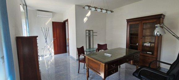  مكتب في Lecce, Italy 77متر مربع رقم 324070 2