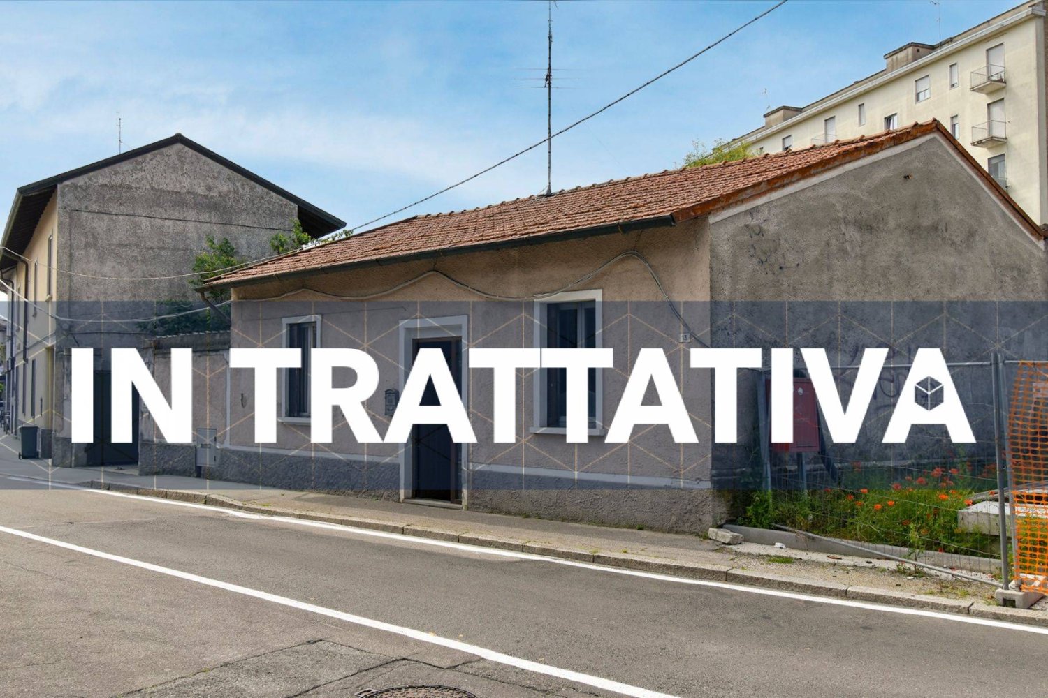 Casa de 5 habitaciónes en Parabiago, Italy No. 27169