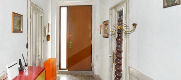 Casa de 5 habitaciónes en Parabiago, Italy No. 27169 4