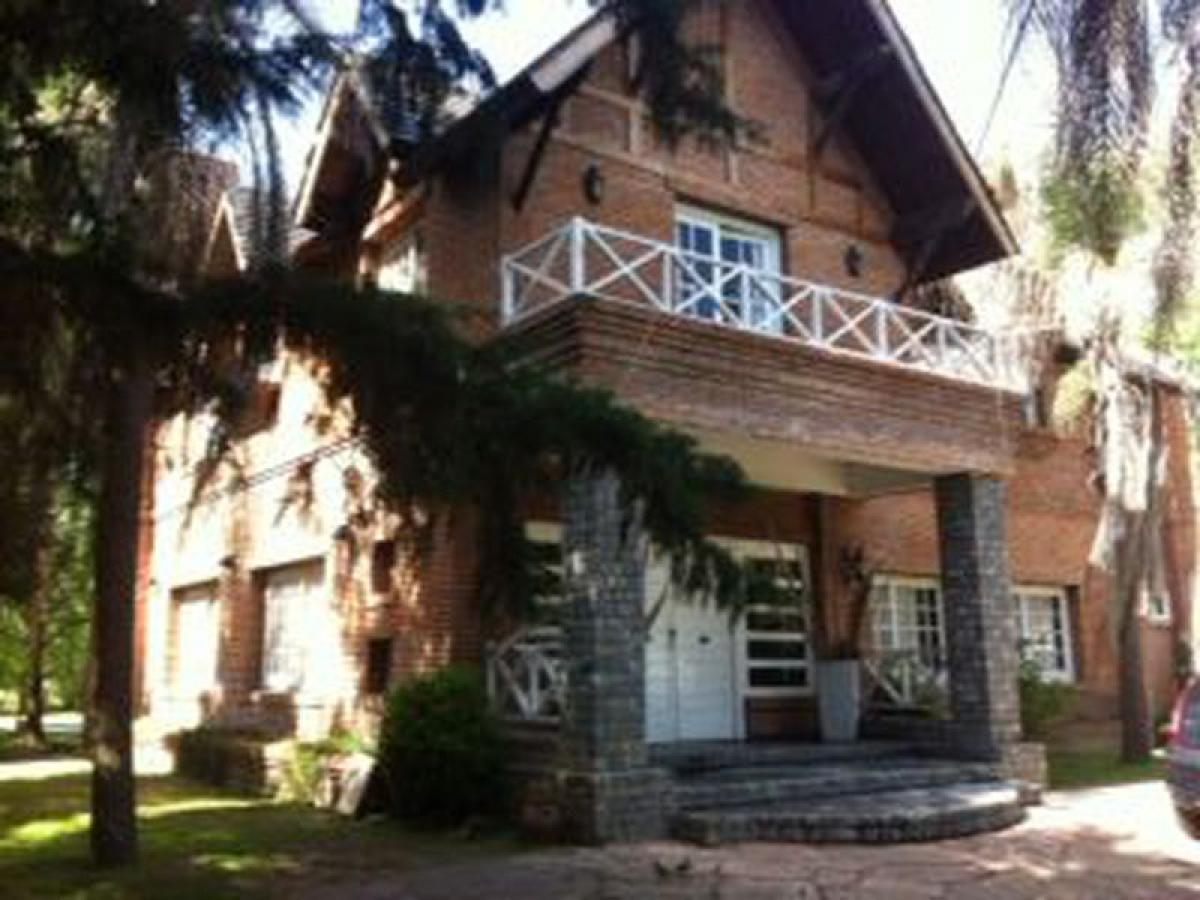 5 bedrooms House in Moreno, Argentina No. 74282