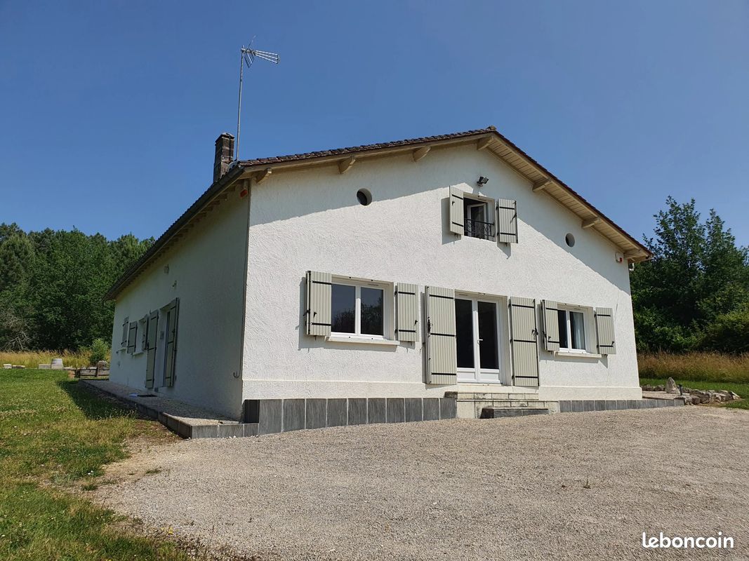 Casa de 4 dormitorios en Sainte-Foy-la-Grande, France No. 335482