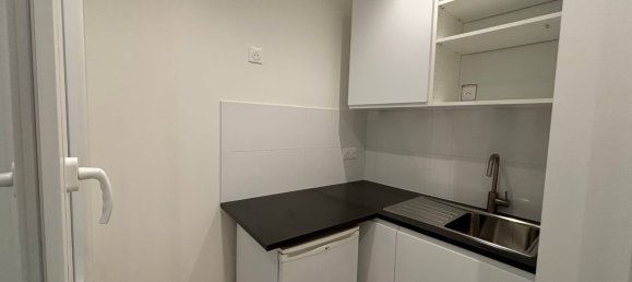 Studio in Paris, France No. 331195 4