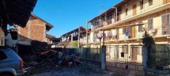 3 bedrooms Apartment in Borgomanero, Italy No. 265029 3