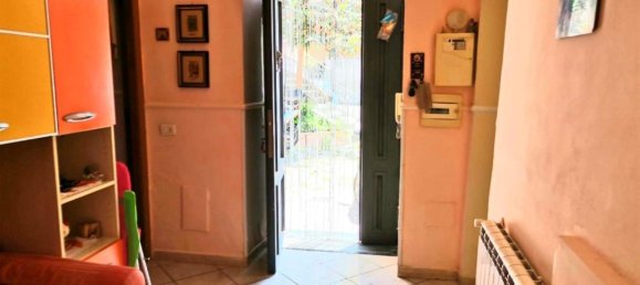 2-Zimmer Wohnung in Torre del Greco, Italy, Nr. 2147 2