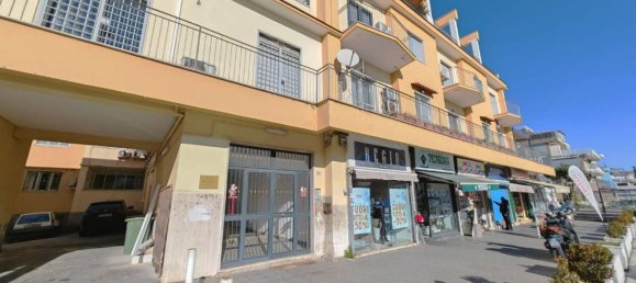 Apartamento T2 em Pozzuoli, Italy N.º 84381 3