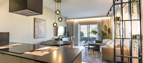 Apartamento de 3 dormitorios en Marbella, Spain No. 115293 3