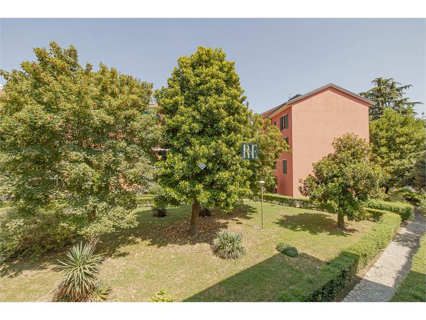 3 rooms Apartment in Milan, Italy No. 394782