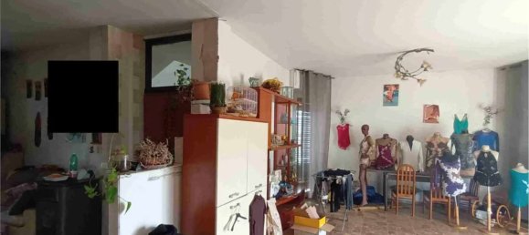 3-salle Appartement à Meda, Italy No. 7664 39