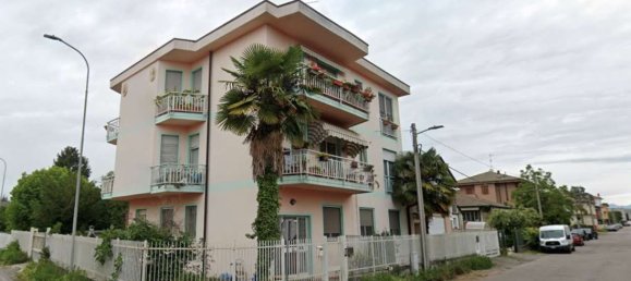 3-salle Appartement à Meda, Italy No. 7664 31
