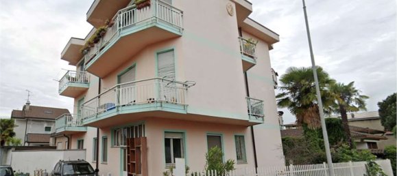 3-salle Appartement à Meda, Italy No. 7664 33