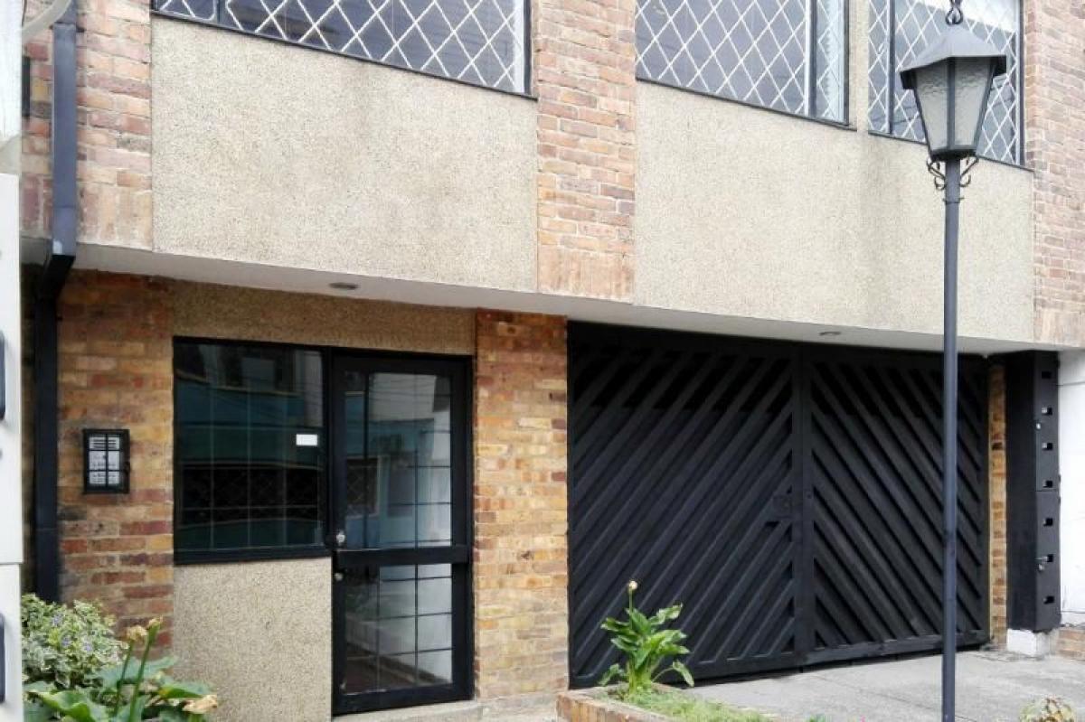 3 bedrooms House in Bogota, Colombia No. 12099