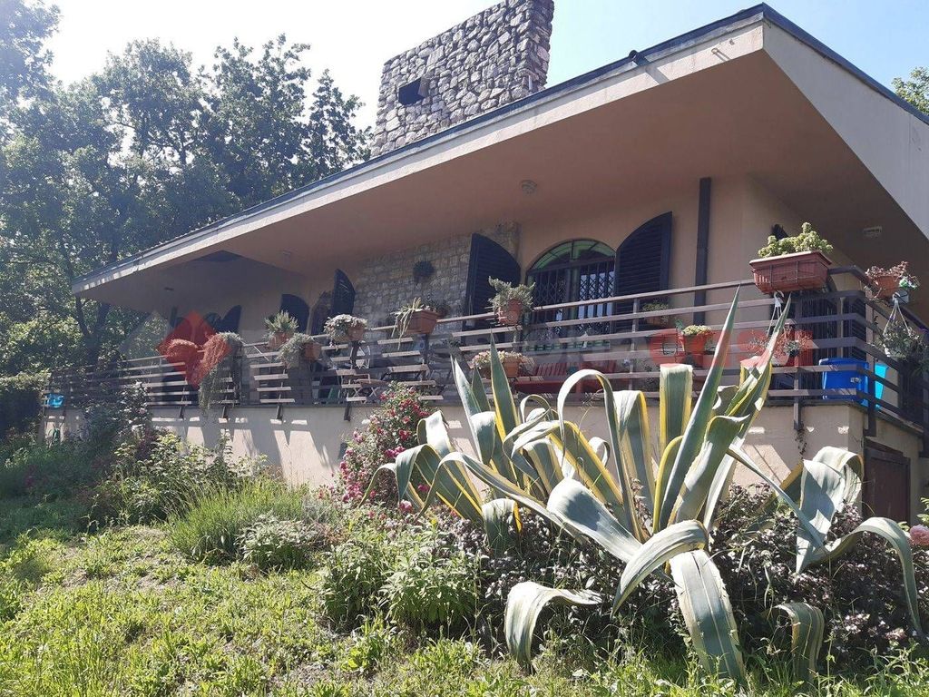 3 bedrooms Villa in Lucca, Italy No. 66840