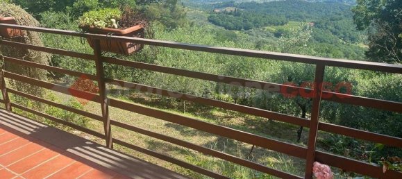 3 bedrooms Villa in Lucca, Italy No. 66840 2