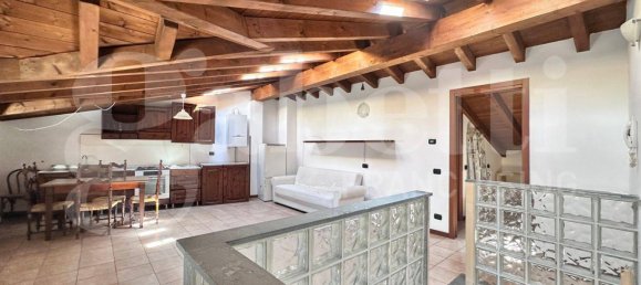 3-salle Appartement à Rezzago, Italy No. 318976 9