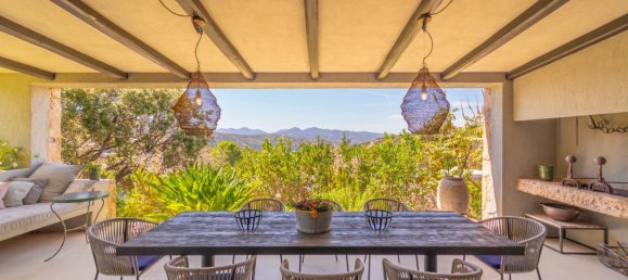 4 bedrooms Villa in Olbia, Italy No. 358815 2