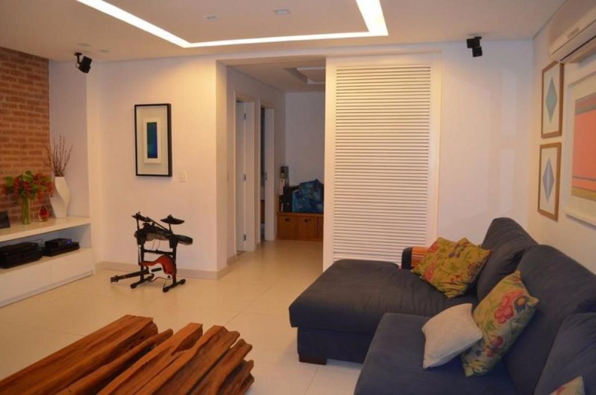 Casa de 4 dormitorios en Sao Paulo, Brazil No. 455431