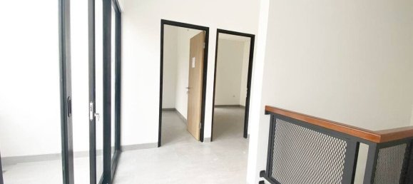 4 bedrooms House in South Tangerang, Indonesia No. 1281 11