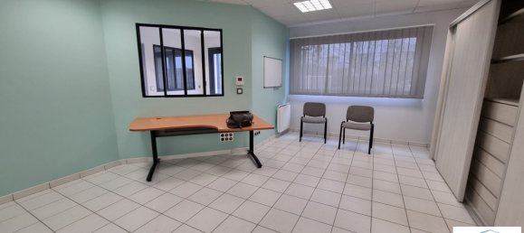 Propriété commerciale à Châteaudun, France 700m² No. 74920 11