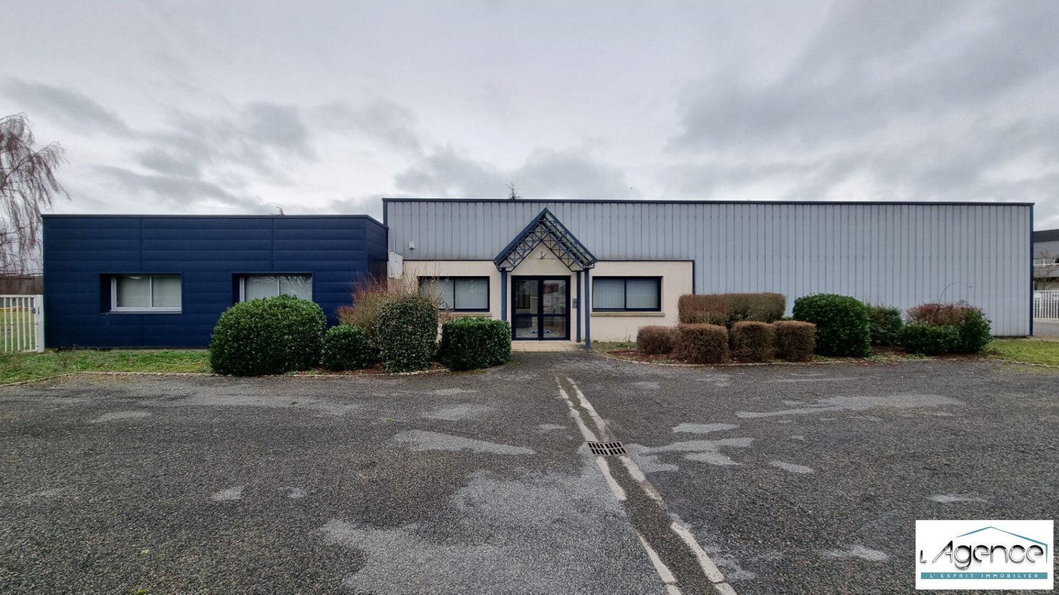 Propriété commerciale à Châteaudun, France 700m² No. 74920