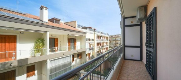 3-salle Appartement à Palo del Colle, Italy No. 36299 42