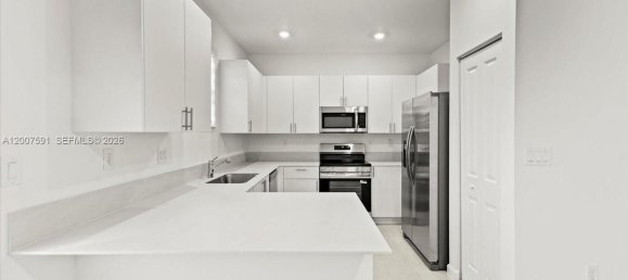 3 dormitorios dúplex en venta en Miami, Miami-Dade, Florida, USA № 615230 23