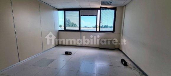 Oficina de 5 habitaciónes en Rescaldina, Italy No. 82091 12