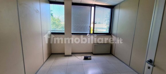 Oficina de 5 habitaciónes en Rescaldina, Italy No. 82091 18